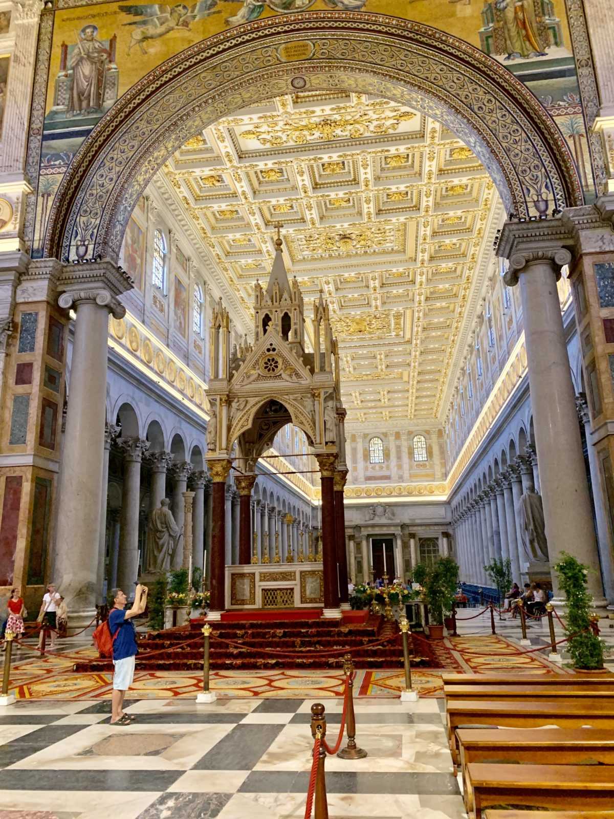 THE WALKING WORD OF ROME; FOOD AND MONUMENTS THE WALKING WORD OF ROME; FOOD AND MONUMENTS